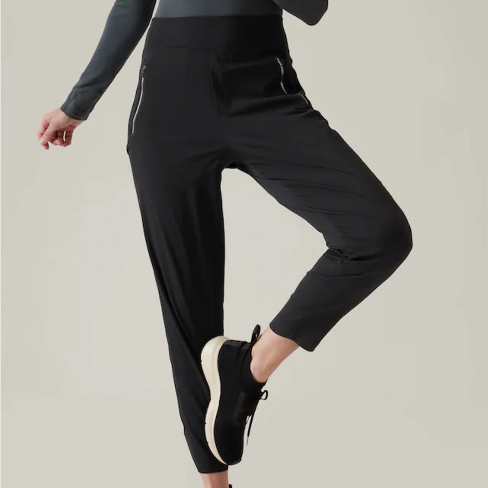 Athleta Trekkie North Jogger Black size 10 Petite 10P EUC